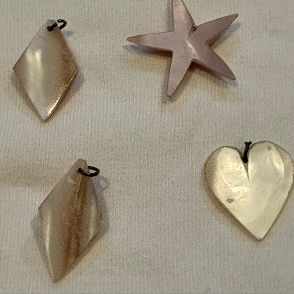 Vintage Mother-Of-Pearl Charms Heart Star Diamond Retro Set of 4 Hand Carved 4pc - Picture 7 of 7